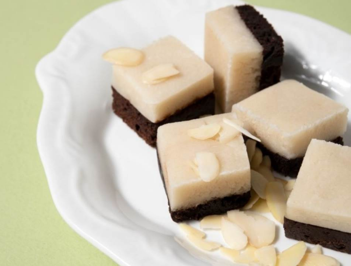 KINDER BAJADERA Raskošan kolač sa plazmom, čokoladom i kikirikijem