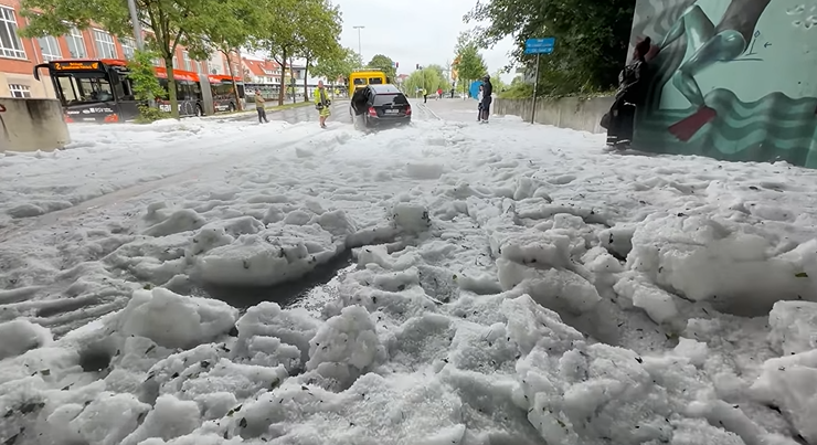 SNAŽNO NEVRIJEME POGODILO HRVATSKU "Bujice izbacivale šahtove, u jedan sam upao" (VIDEO)