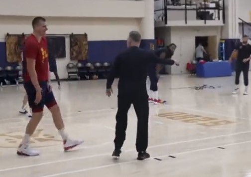 Pogledajte instrukcije Melouna Јokiću i saigračima kako da igraju odbranu (VIDEO)