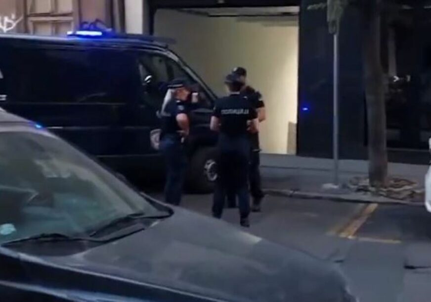 UŽAS U HOTELU Muškarac pretukao ženu, pa pokušao da je baci sa terase (VIDEO)
