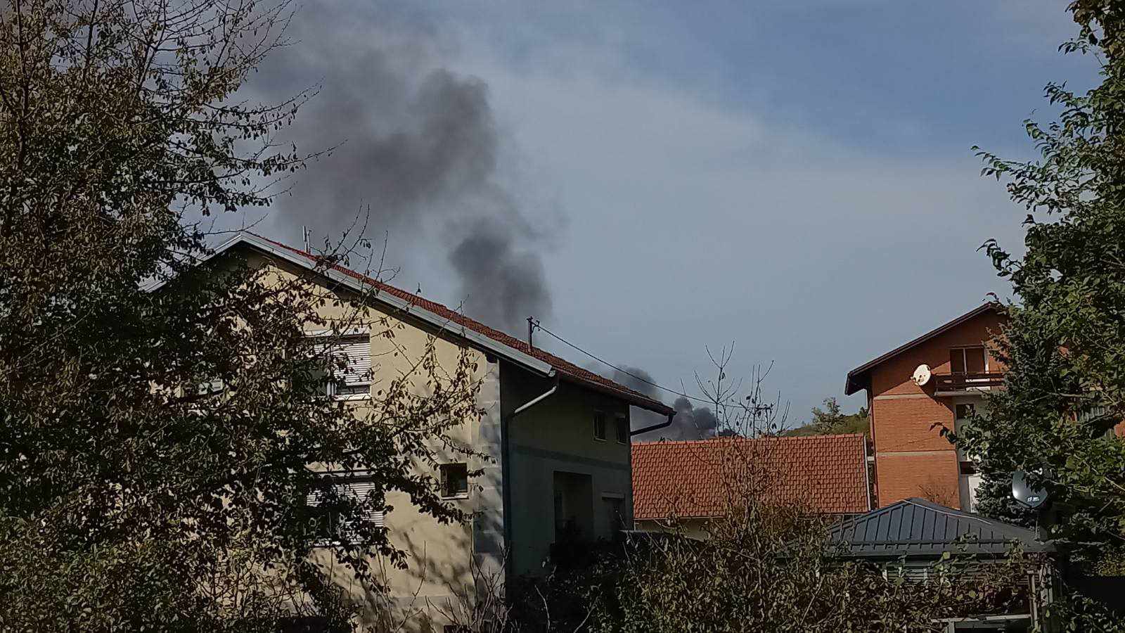 Gori deponija na Paprikovcu, zapalile se gume (FOTO)