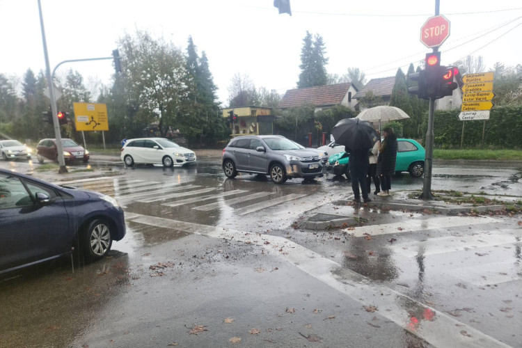 Nezgoda u Banjaluci, saobraćaj otežan