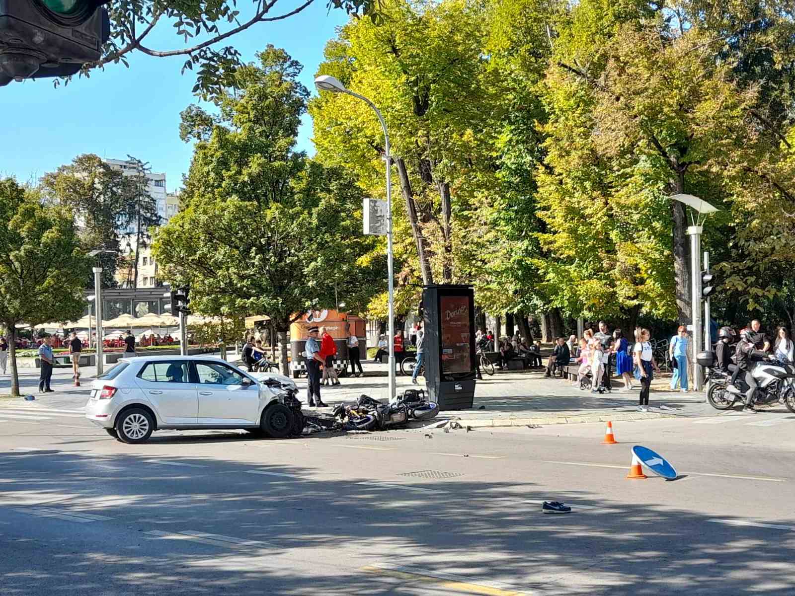 OD SILINE UDARA LETJELI U VAZDUH Stravična saobraćajka u centru Banjaluke