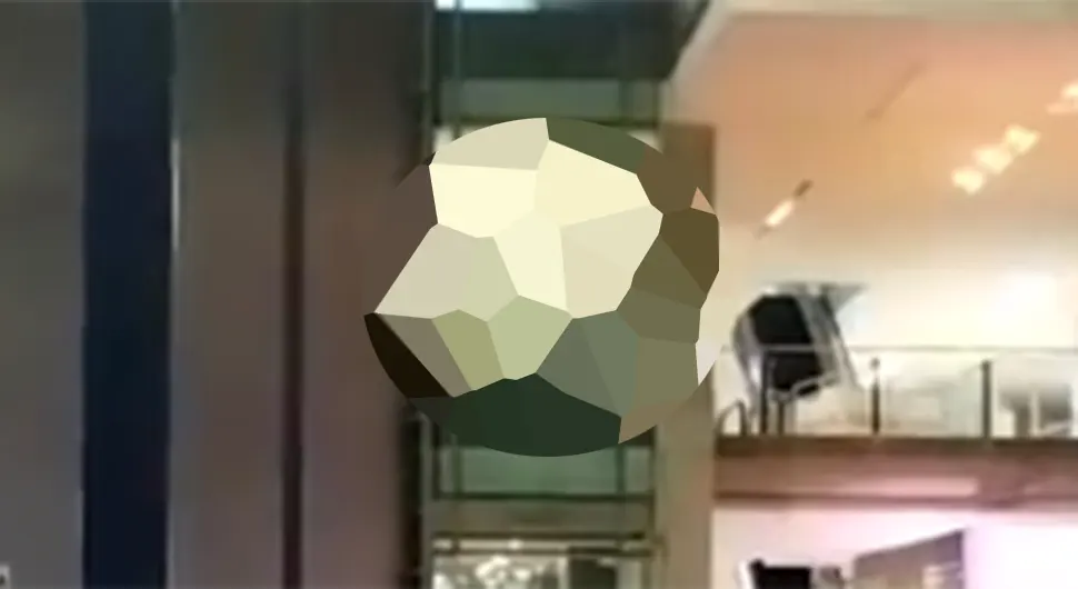 Nisu mogli obuzdati strasti: Par vodio ljubav u poznatom tržnom centru, prolaznici ih snimali (VIDEO)