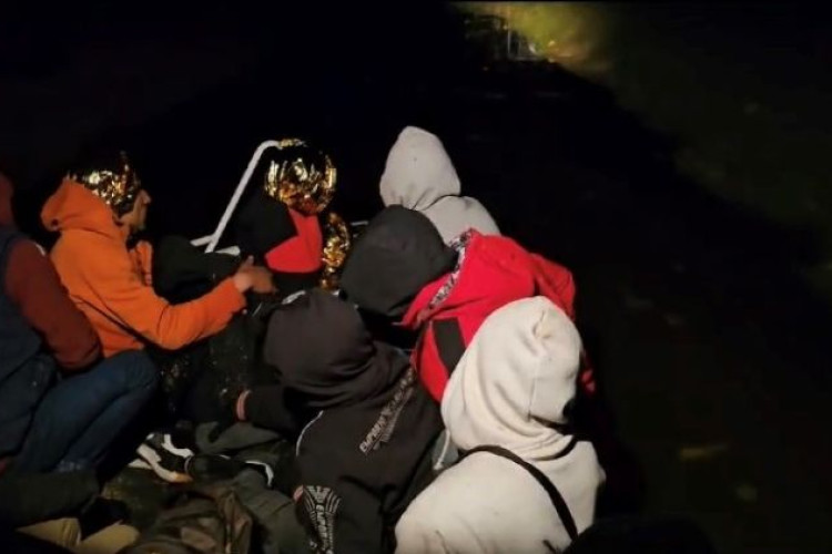 Granična policija spasila 28 ilegalnih migranata iz poplavljene šume (FOTO/VIDEO)