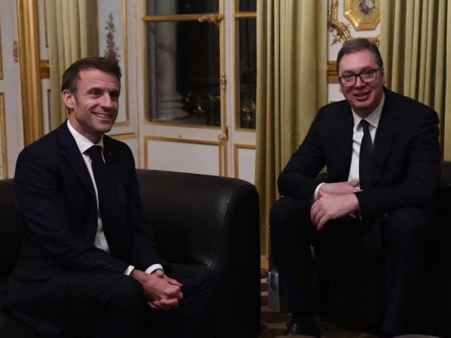 Vučić se sastao sa Makronom (FOTO)