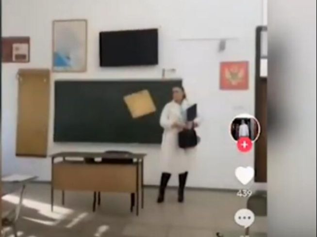 PRIJAVLJENA DVA SREDNJOŠKOLCA Gađali profesoricu i bacali stolice u učionici
