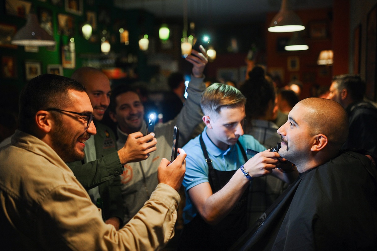 JUBILARNI 10. MOVEMBER U BANJALUCI „Superbrke“ u humanitarnoj akciji za liječenje mladića iz Šipova (FOTO)