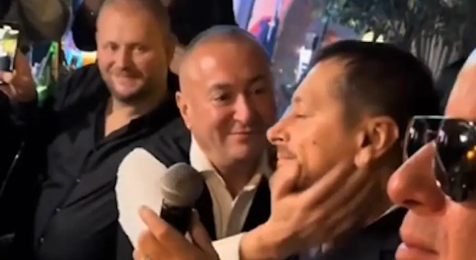 Đani u zanosu poljubio Pejovića u usta (VIDEO)