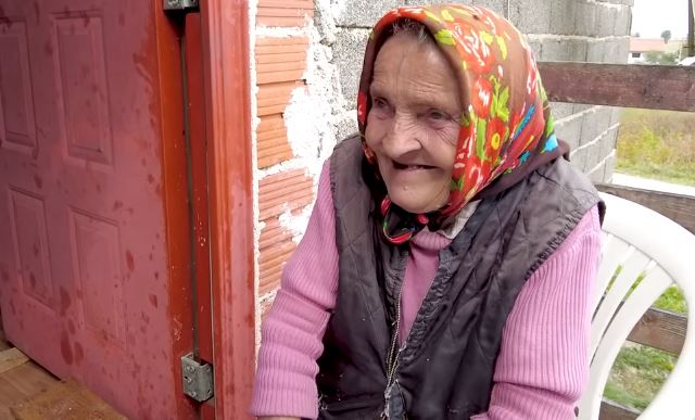 TUŽNA SLIKA BiH Baka Mara preživljava sa 130 KM: Skuham dva krompirića, to mi je k‘o pečenje (VIDEO)