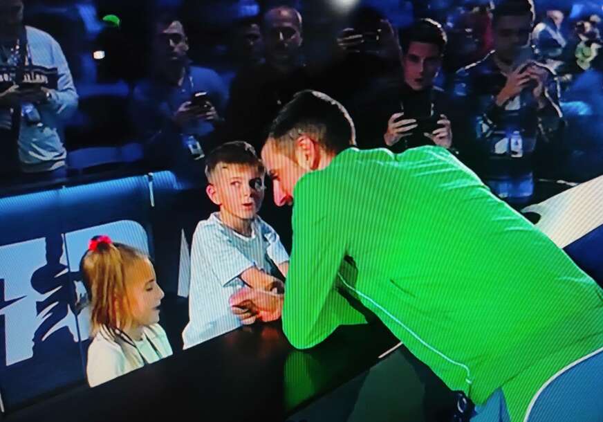 OVO SE ZOVE EMOCIJA Đoković novu titulu slavi u društvu najmilijih (FOTO)