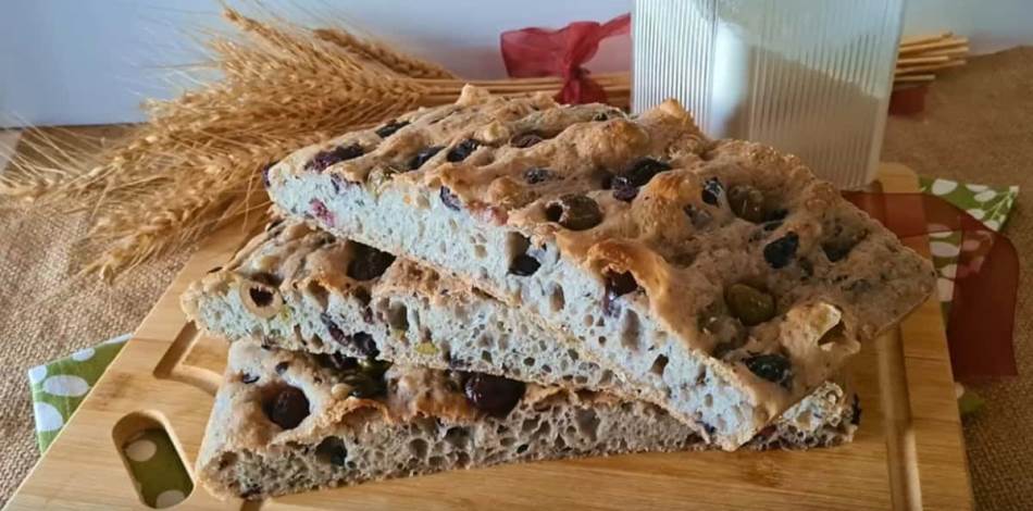 FOKAČA SA MASLINAMA Italijanski hljeb uz koji je svako jelo ukusnije