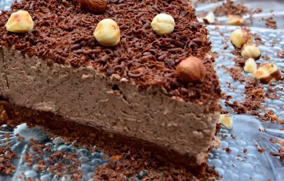 NAJKREMASTIJA NUGAT TORTA Savršenu kiselkastu notu daje joj džem od malina