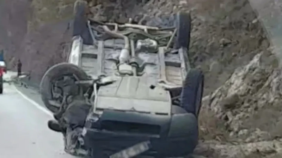 Automobil završio na krovu: Saobraćajna nesreća kod Rogatice