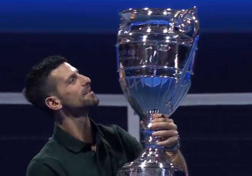 NOLE UTVRDIO PRVO MJESTO Đoković podigao pehar za najboljeg na kraju godine