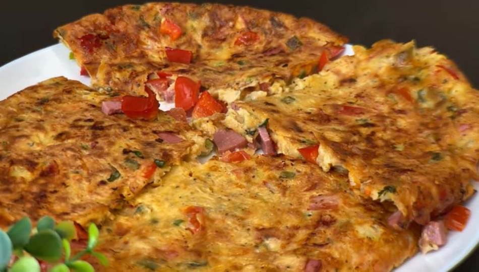 PITA SA SIROM, ŠUNKOM I POVRĆEM Peče se u tavi, a pravi se očas posla 