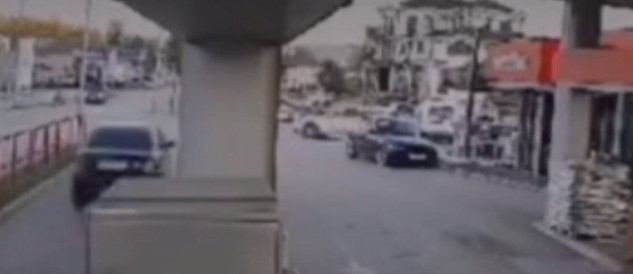 SNIMAK ŠOKIRAO BiH Projurio kroz benzinsku pumpu kako bi pretekao automobil (VIDEO)