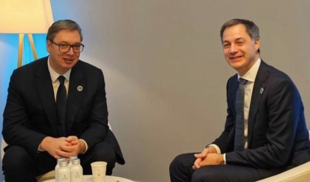 Vučić na mirovnom forumu u Parizu, razgovarao sa belgijskim premijerom (FOTO)