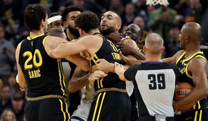 Masovna tuča na NBA parketu (VIDEO)