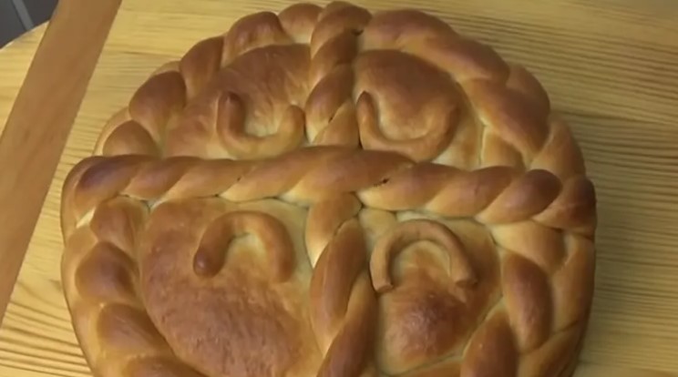 SIMBOLI KOJI NOSE JAKU PORUKU Šta znače ukrasi na slavskom kolaču?