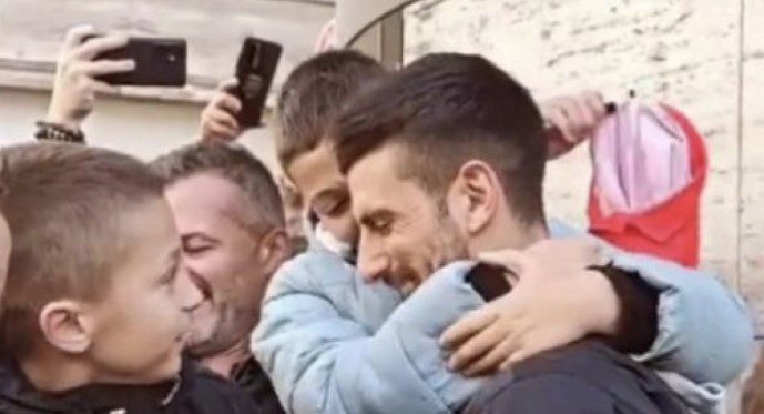 U TORINU EUFORIJA Ludnica ispred hotela, svi su čekali Đokovića (VIDEO)