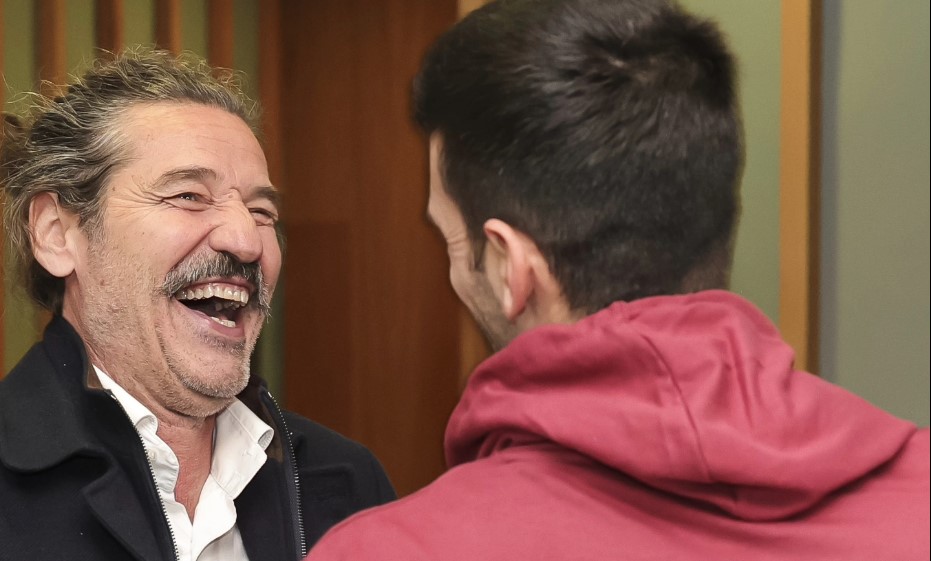 SUSRET VELIKANA Legendarni glumac došao u Malagu da bodri Đokovića i Srbiju (FOTO)