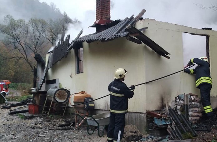 VATRENA STIHIJA U TESLIĆU "Ribnjak kod Banije" izgorio do temelja