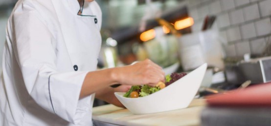 NJEMAČKI CARINICI UPALI U RESTORAN Vlasniku prijeti robija zbog kuvarice iz BiH