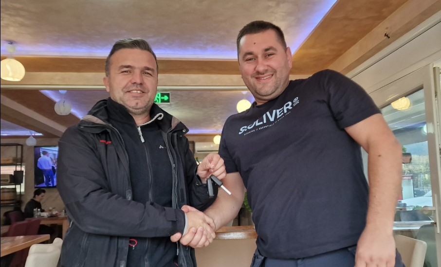 ČOVJEK OGROMNOG SRCA Elvir donira 500 evra od svakog prodatog automobila kako bi izliječio dječaka koji ima tumor (FOTO)