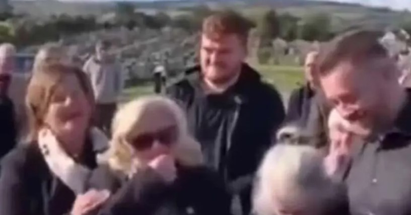 "HALO, PUSTITE ME NAPOLJE" Snimak sa sahrane će vas ostaviti u šoku