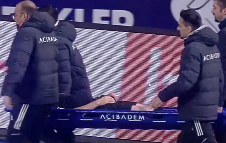 SITUACIJA U FUDBALU KAKVA SE RIJETKO VIĐA Povrijeđenog sudiju iznijeli sa terena (VIDEO)