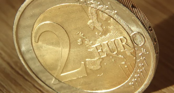OGLAS O KOJEM EVROPA PRIČA Kovanicu od dva evra prodaje za 99.000