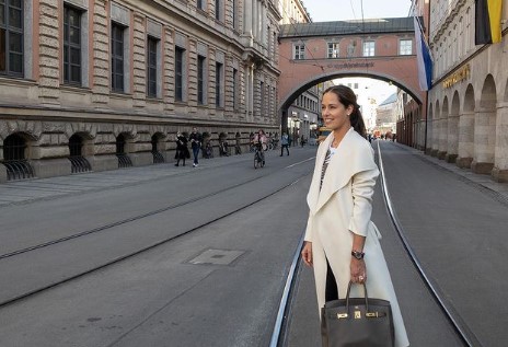 Jelena Đoković, Ana Ivanović i Nataša Bekvalac je obožavaju: Caka uz koju stajling izgleda skuplje i prefinjenije
