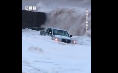 OD SNIMAKA HVATA JEZA Oluja hara Evropom, raste broj mrtvih (VIDEO)
