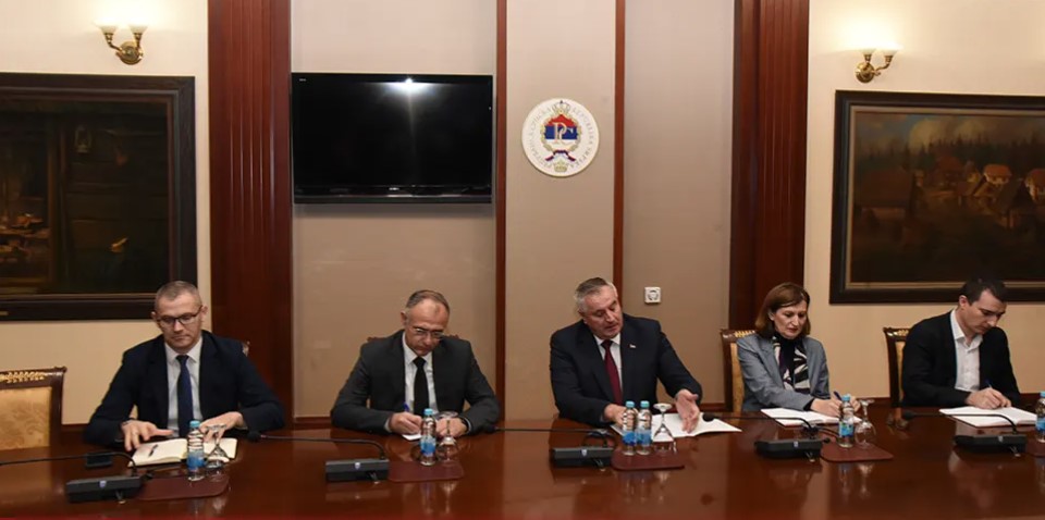 Višković sa delegacijom ЕU: Svih 14 prioriteta rješavati u paketu