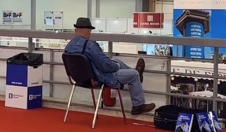DOBOJLIJA ZVIJEZDA SAJMA KNJIGA U BEOGRADU Niko nije htio da kupi knjigu usamljenog djeda, a onda je jednim potezom region čuo za njega (VIDEO)