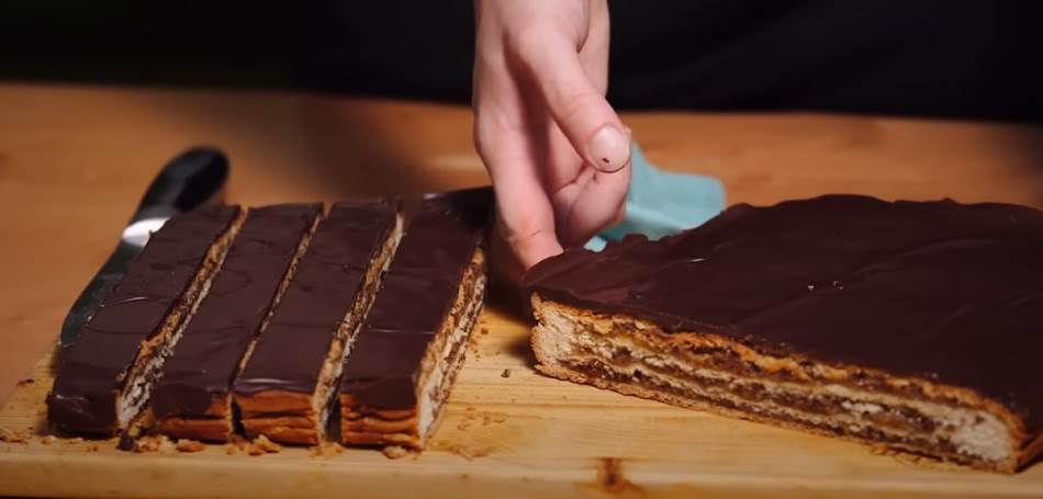 STARINSKI MAĐARSKI RECEPT ZA ŽERBO KOCKE Neprikosnoveni kolač sa džemom, orasima i čokoladom