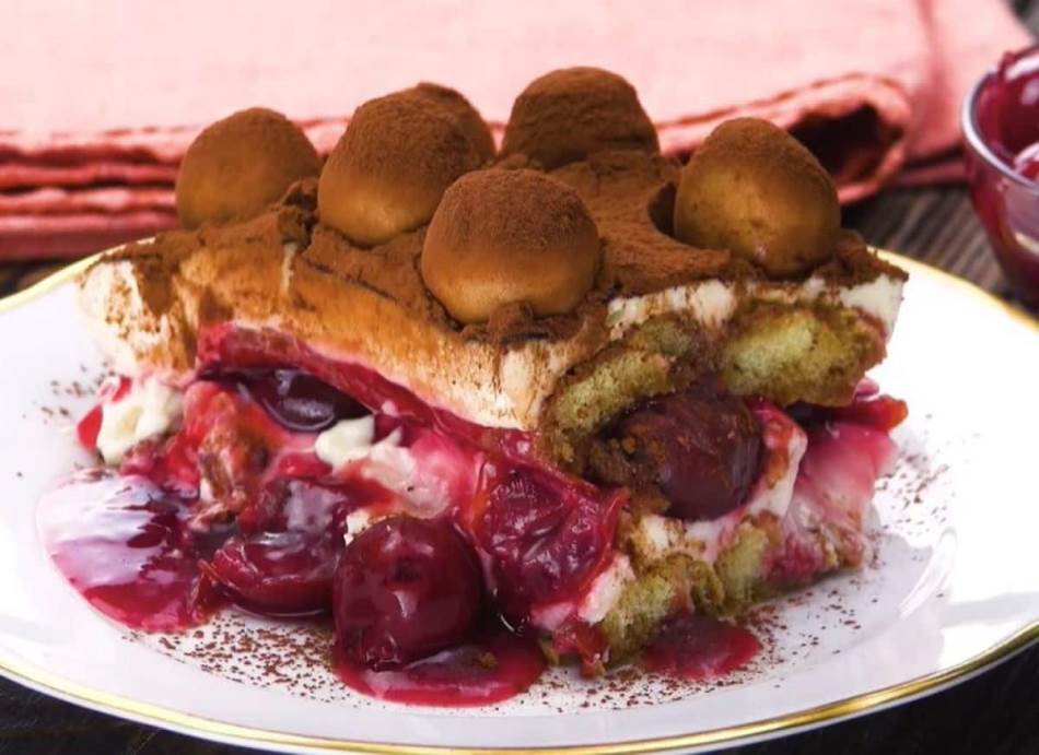 NAJBOLJI TIRAMISU SA VIŠNJAMA Božanstven i kremast - kolač kojem nećete reći ne!