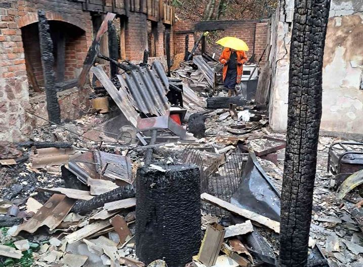 KOMŠIJSKA SOLIDARNOST Teslićani se ujedinili i pokrenuli humanitarnu akciju kako bi pomogli porodici Banić koja je ostala bez svega u jednom danu (FOTO)