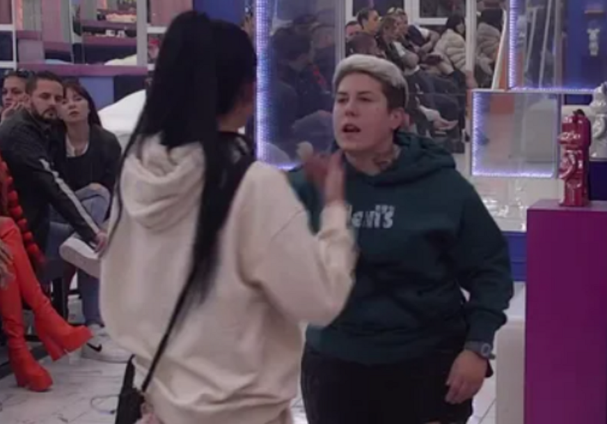 BRUTALNO SUOČAVANJE MATORE I ANITE Sasule jedna drugoj sve u lice, Stanojlovićeva zaprijetila ljubavnici: "Bolje da mi ne izlazi na oči"