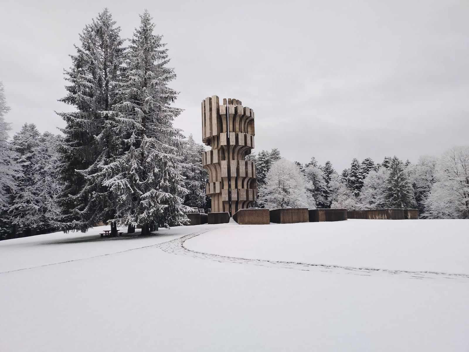 ZIMSKA ČAROLIJA NA KRAJIŠKOJ LJEPOTICI Snijeg pokrio Kozaru, moglo bi se uskoro i skijati (FOTO)