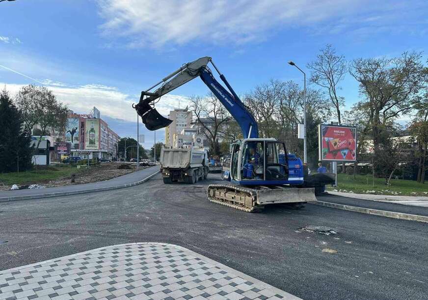 Asfaltiranje završnog sloja na kružnoj rakrsnici od naselja Dolac prema Gimnaziji