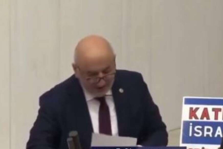 Turski parlamentarac prokleo Izrael pa se srušio za govornicom (VIDEO)