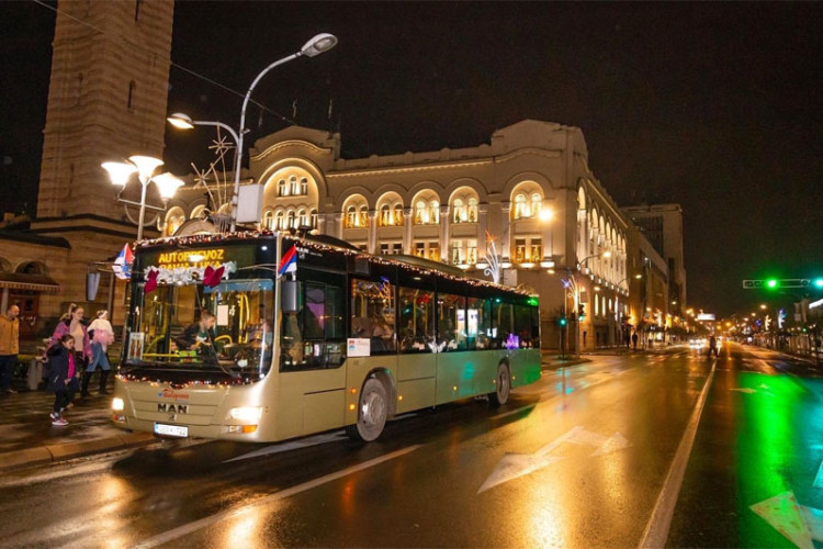 Sutra praznična vožnja sa Djedom Mrazom i Svetim Nikolom