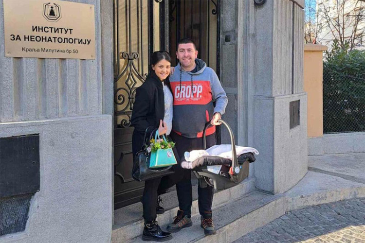 Uprkos protivljenju ljekara, Banjalučanka na svijet donijela trojke: „Nisam htjela da dignem ruke od dvije bebe“