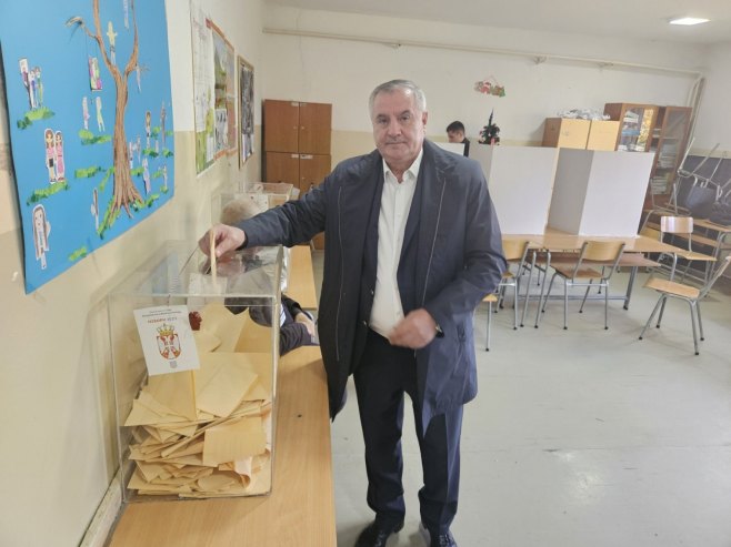 Višković: Јaka i stabilna Srbija od velike važnosti za Srpsku