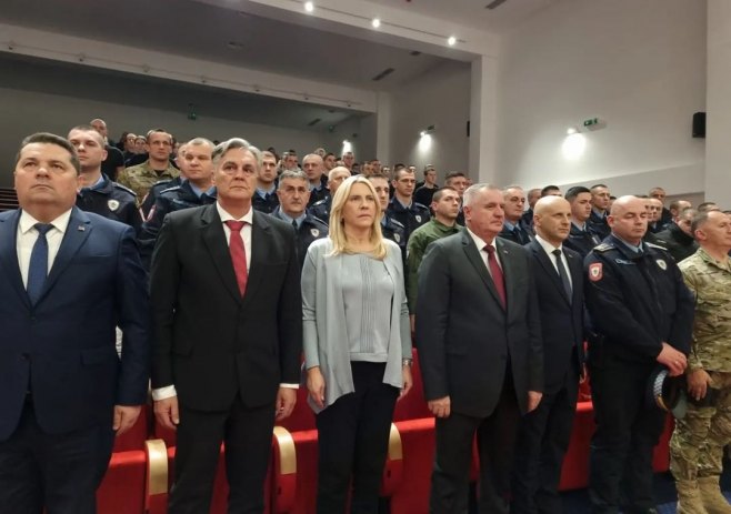 "GARANT BEZBJEDNOSTI" Cvijanović: Pripadnici policije Srpske ogledalo i obraz institucija (FOTO)