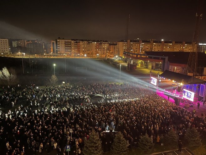 Na Trgu Republike Srpske humanitarni koncert "S ljubavlju hrabrim srcima"