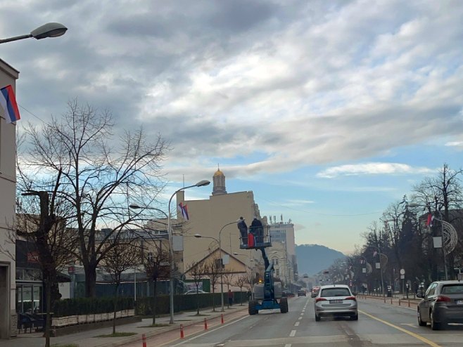 Počele pripreme za rođendan Srpske: Ulice ukrašene zastavicama