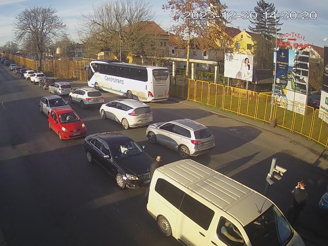 Pojačan saobraćaj na više prelaza